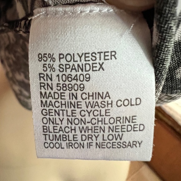 Preston & York Cowl Neck Snakeskin Blouse/Tee Size Large - Picture 10 of 11